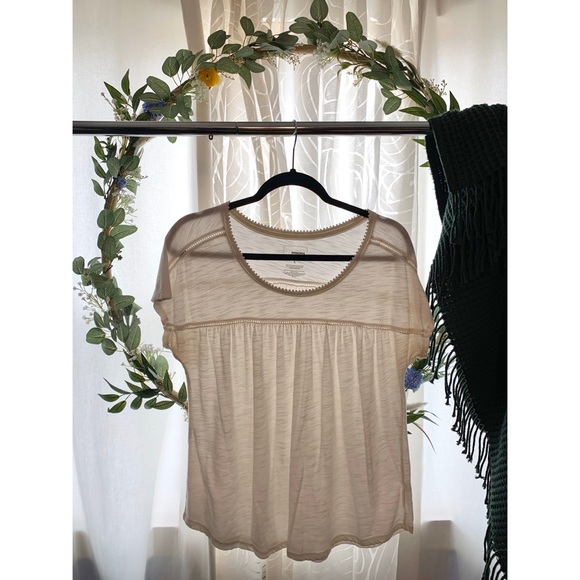 Off-white, short sleeve top. - Picture 1 of 3